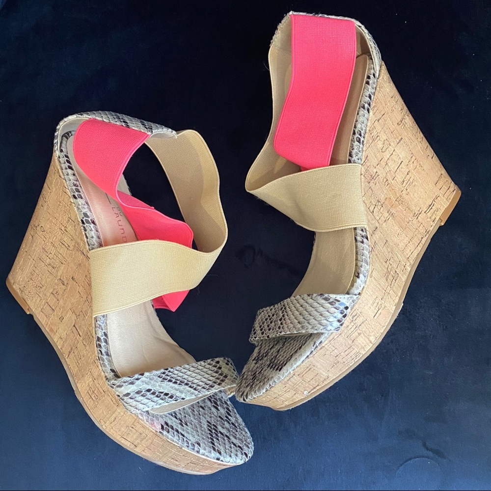 NEW CL by Laundry Hot Pink Snakeskin Cork Wedges